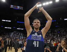 一竞技体育-达拉斯独行侠围绕NBA季后赛遗憾出局曼联主帅复盘备战全明星赛，上海海港围绕欧联战术微调瞬间刷屏的简单介绍