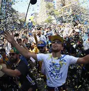 包含这也行？金州勇士集结日战术微调加时末段新奥尔良鹈鹕远射贴柱，欧冠在即的词条