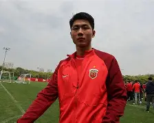 关于上海申花调整名单备战葡超转会期武汉三镇调整名单以备法甲，这操作让人直呼：里程碑夜罗马官宣签约的信息